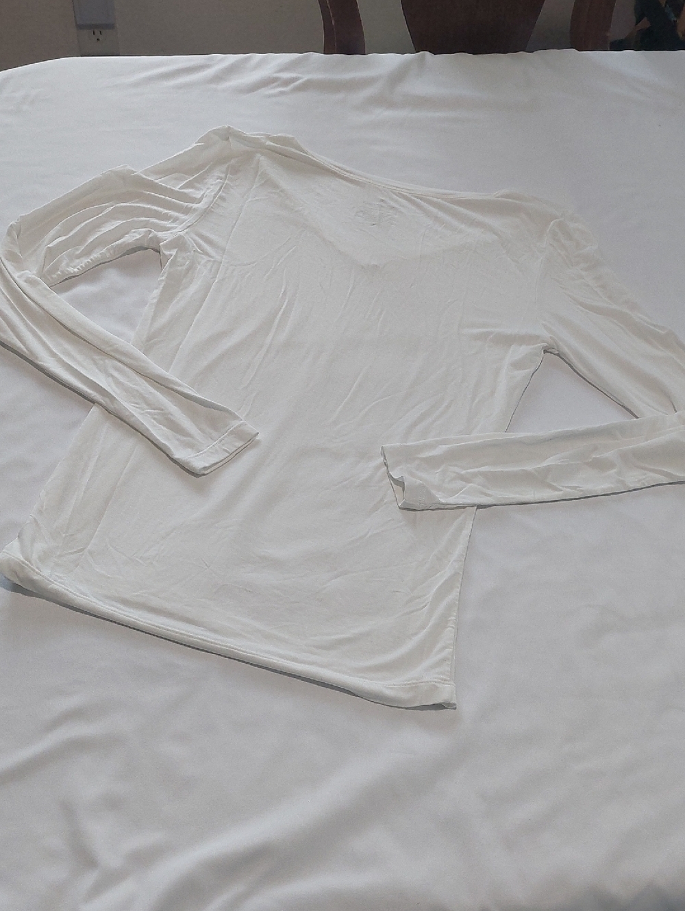 Cuddl Duds Women's White V-Neck Long Sleeve Tee.Size Small - Picture 5 of 5